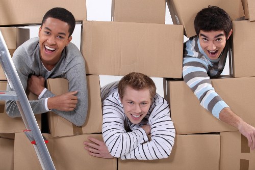 Local movers handling access challenges on a narrow London street